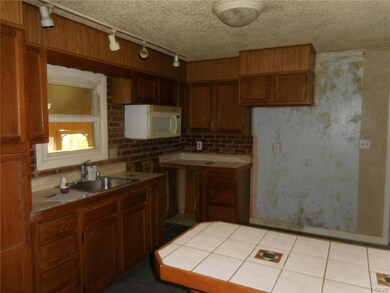 4858 Pine Grove Cir, Allentown, PA 18106 - photo 4