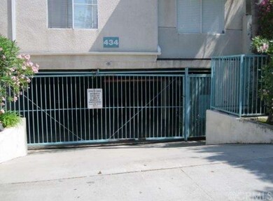 Subterranean parking - 2 tandem parking spaces wit
