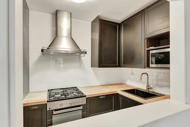 460 Old Town Rd unit 25L Upper Unit, Port Jefferson Station, NY 11776 - photo 2