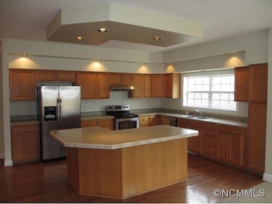 124 S Willow Brook Dr, Asheville, NC 28806 - photo 2