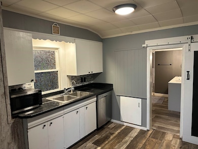 320 E 27th St, Kearney, NE 68847 - photo 3