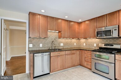 2427 Falls Place Ct, Falls Church, VA 22043 - photo 7