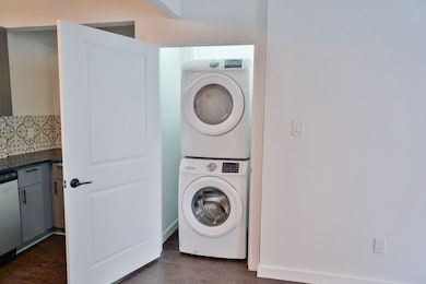 2300 Stanford St unit H, Houston, TX 77006 - photo 3