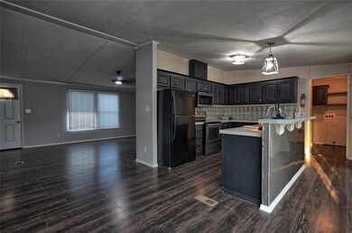 121 Salt Lick Ct, Springtown, TX 76082 - photo 4