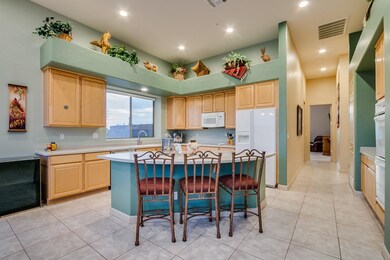 Kitchen w/Breakfast Bar