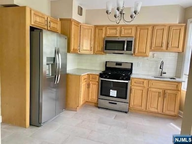 131 Bergen Ave unit 2nd Floor, Ridgefield Park, NJ 07660 - photo 3