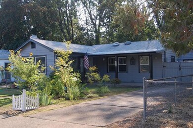 1248 NW Conklin Ave, Grants Pass, OR 97526 - photo 2