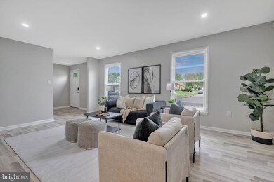 4706 Birchtree Ln, Temple Hills, MD 20748 - photo 4