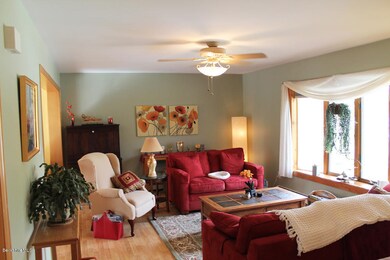 65 Cadwell Rd, Pittsfield, MA 01201 - photo 2