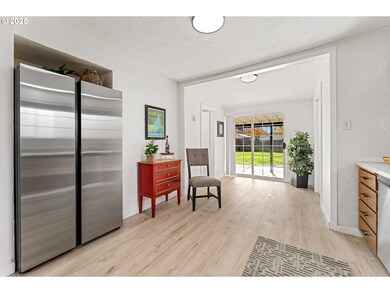 2080 College Way, Medford, OR 97504 - photo 7