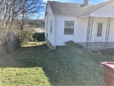 212 Young St, Johnson City, TN 37601 - photo 4