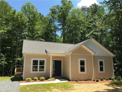 311 Hubbard St, Reidsville, NC 27320 - photo 2