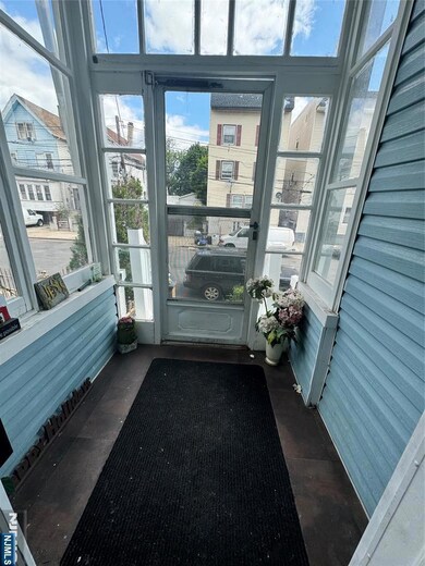 54 Winthrop St, Newark, NJ 07104 - photo 4