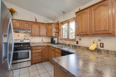124_Maple_Circle-04