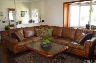 LIVING ROOM & ENTRY