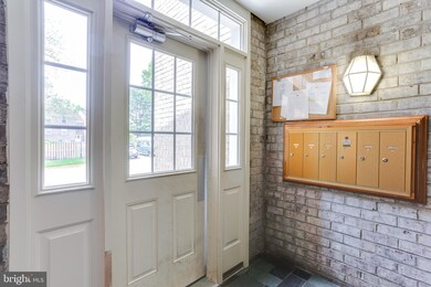 864 Quince Orchard Blvd unit 102, Gaithersburg, MD 20878 - photo 3