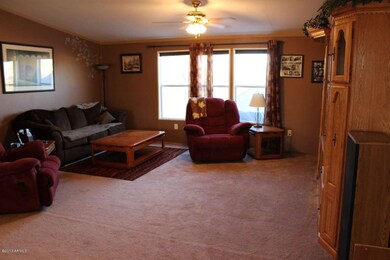Living Rooom2