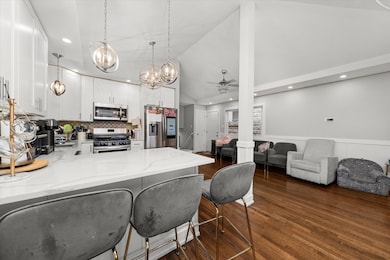 7457 W 64th St, Summit Argo, IL 60501 - photo 6