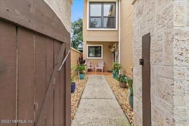 02-Charming Courtyard