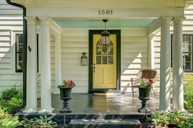 1501 E Walnut St-4