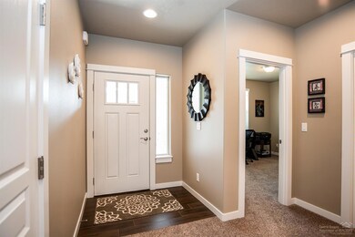 4459 SW Salmon Ave, Redmond, OR 97756 - photo 2