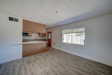 1702 W Dunlap Ave-6