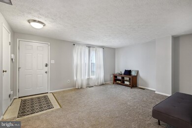 7490 Wounded Knee Rd, Lorton, VA 22079 - photo 6