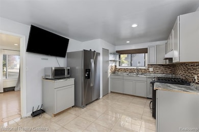 27321 Baldwin Ave, Warren, MI 48092 - photo 5