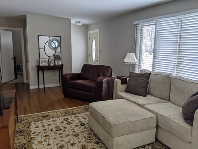 462 N Emery Ln, Elmhurst, IL 60126 - photo 3