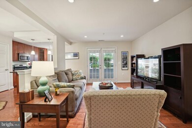 4129 S Four Mile Run Dr unit 201, Arlington, VA 22204 - photo 3