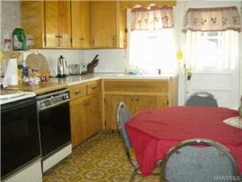 Eat in kitchen