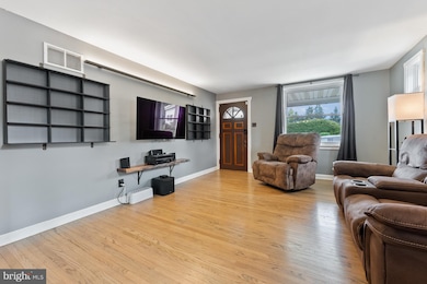 110 W 7th St, Pottstown, PA 19464 - photo 7