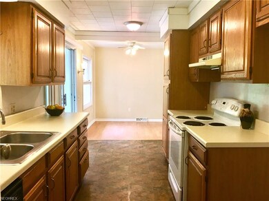Eat-in Kitchen