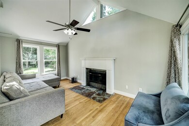 713 Sue Barnett Dr, Houston, TX 77018 - photo 6