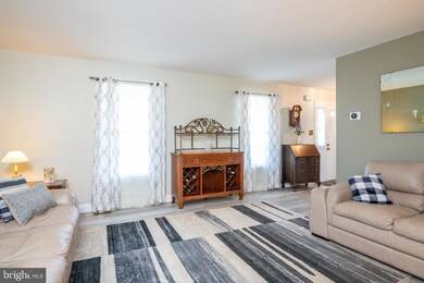 1055 Boeshore Cir, Reading, PA 19605 - photo 3