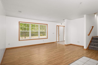 Brand-new flooring with entertainment nook