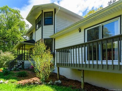 The Grand Master or In-law Suite has its own deck 