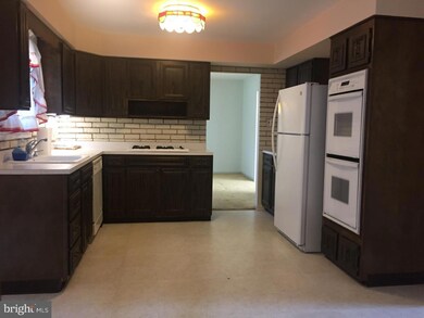 415 Sir Galahad Dr, Brookhaven, PA 19015 - photo 4