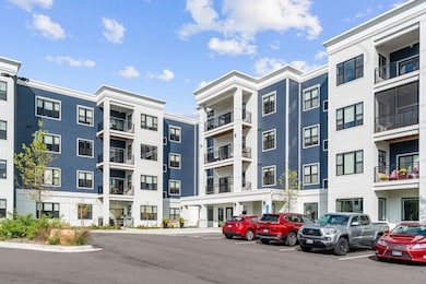 1875 E Shore Dr unit 302, Maplewood, MN 55109 - photo 2