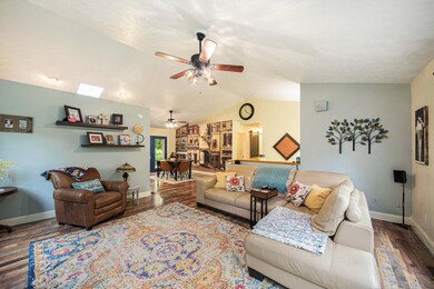 LR looking toward Dining area