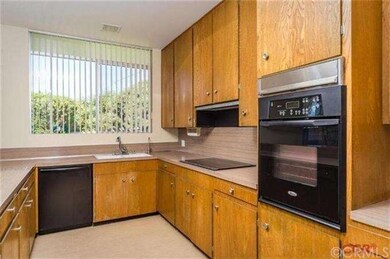 New oven, induction stovetop (cookware included), 
