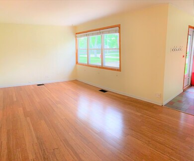 3704 Bobwhite Ln, Rolling Meadows, IL 60008 - photo 2