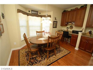 Kitchen - Sunny eat-in area.