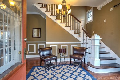 1110 N Denver - Foyer