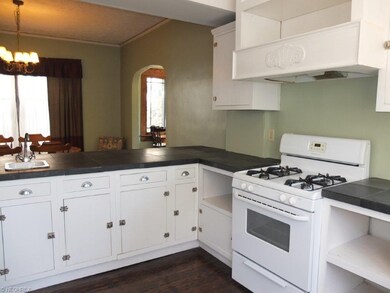 Kitchen comes applianced with gas range and oven a