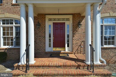 35470 Greyfriar Dr, Round Hill, VA 20141 - photo 2