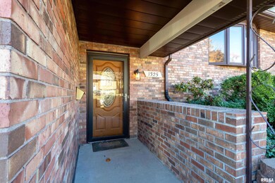 1325 W 43rd St, Davenport, IA 52806 - photo 2