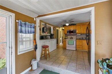 204 Harmony Ct, Warwick, RI 02889 - photo 2