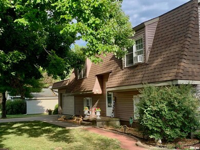 372 E Broadway St, Virginia, IL 62691 - photo 4