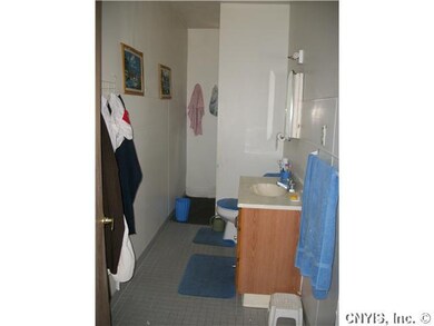 Bathroom Apt 3 --Main Bathroom of the 2 nd floor F